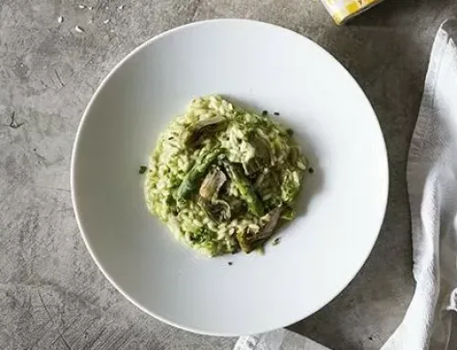 Risotto verde con virutas de parmesano