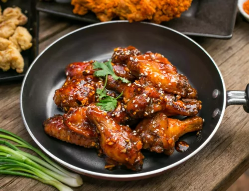 Alitas de pollo picantes con naranja sanguina